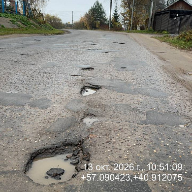 На дороге Иваново — Иванцево так и не устранили ямы после ремонта